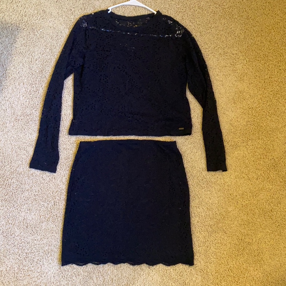 ✅Hollister 2 piece black lace skirt and shirt set. Women’s LARGE.